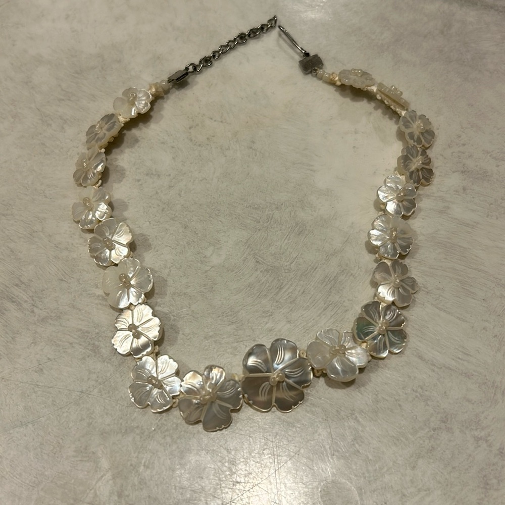 VTG Flower Choker